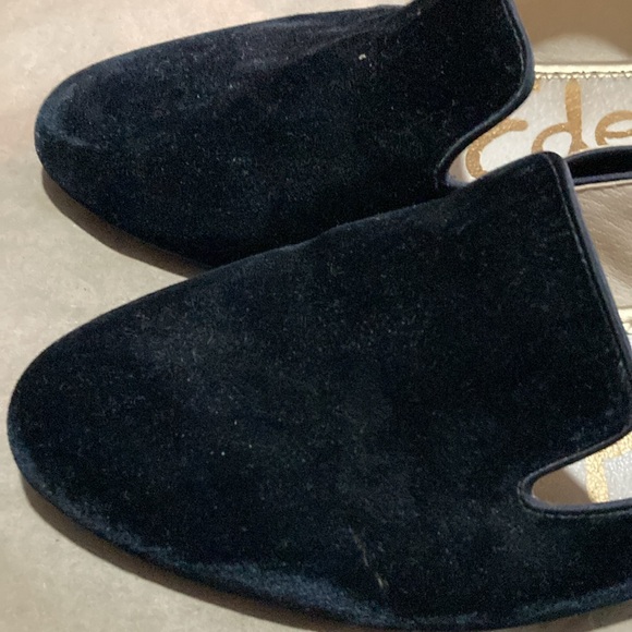 Black ladies slip on shoes - Picture 2 of 9